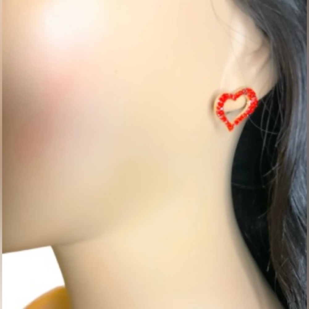 🌺Glass Stone Pave Heart Earrings - Picture 3 of 5